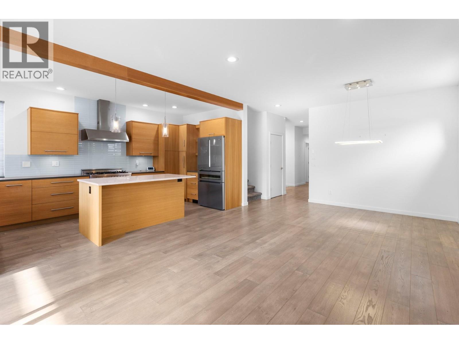 443 Christleton Avenue, Kelowna, BC - Indoor Photo Showing Kitchen