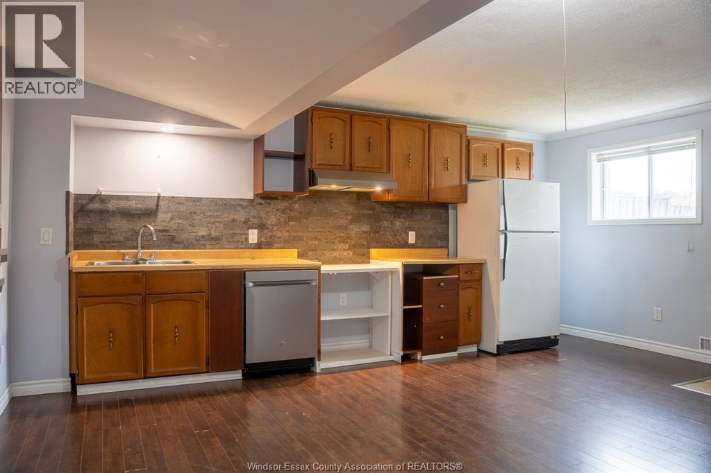 56 Quail Ridge Crescent, London, ON - Indoor Photo Showing Kitchen With Double Sink