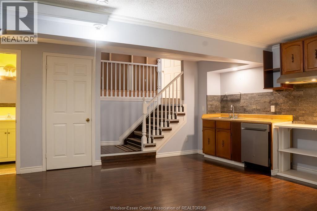 56 Quail Ridge Crescent, London, ON - Indoor Photo Showing Kitchen With Double Sink