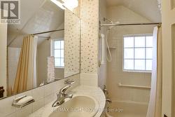 Main 4pc. bathroom. -