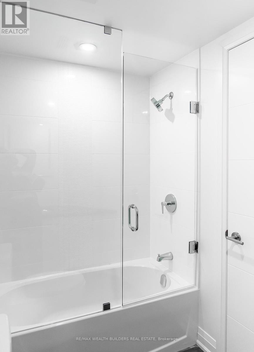 6 - 213 Jarvis Street, Toronto, ON - Indoor Photo Showing Bathroom