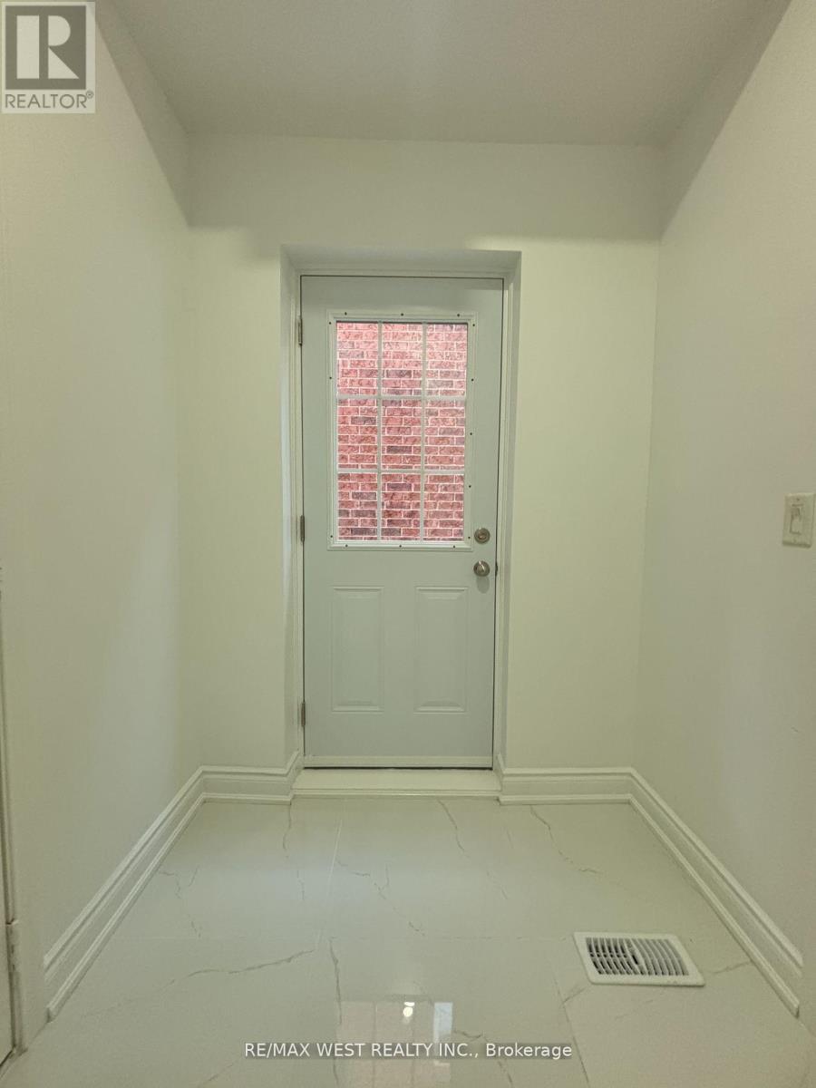 Basement Unit - 7 Locomotive Crescent, Brampton, ON - Indoor Photo Showing Other Room