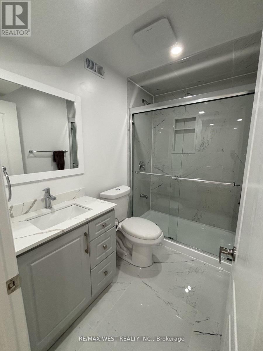 Basement Unit - 7 Locomotive Crescent, Brampton, ON - Indoor Photo Showing Bathroom