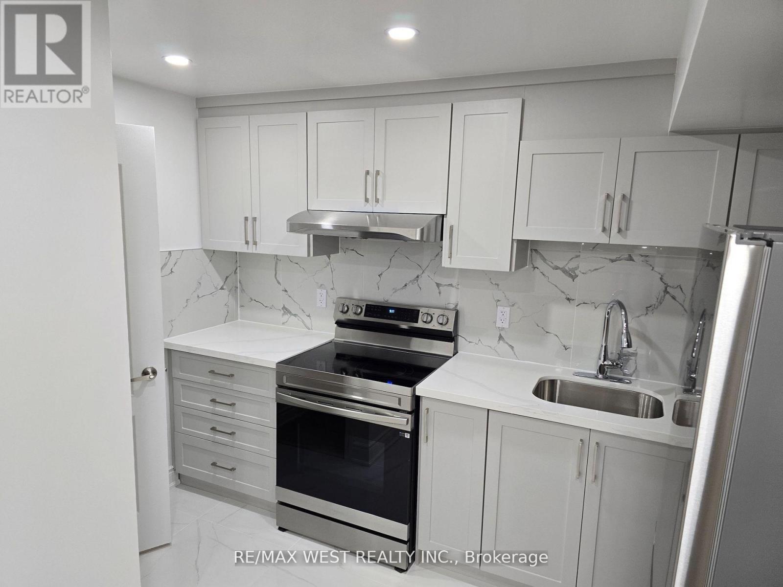 Basement Unit - 7 Locomotive Crescent, Brampton, ON - Indoor Photo Showing Kitchen With Stainless Steel Kitchen