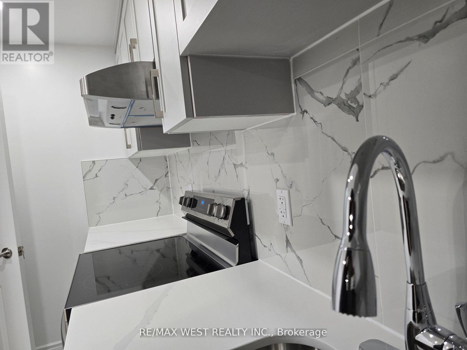 Basement Unit - 7 Locomotive Crescent, Brampton, ON - Indoor Photo Showing Kitchen