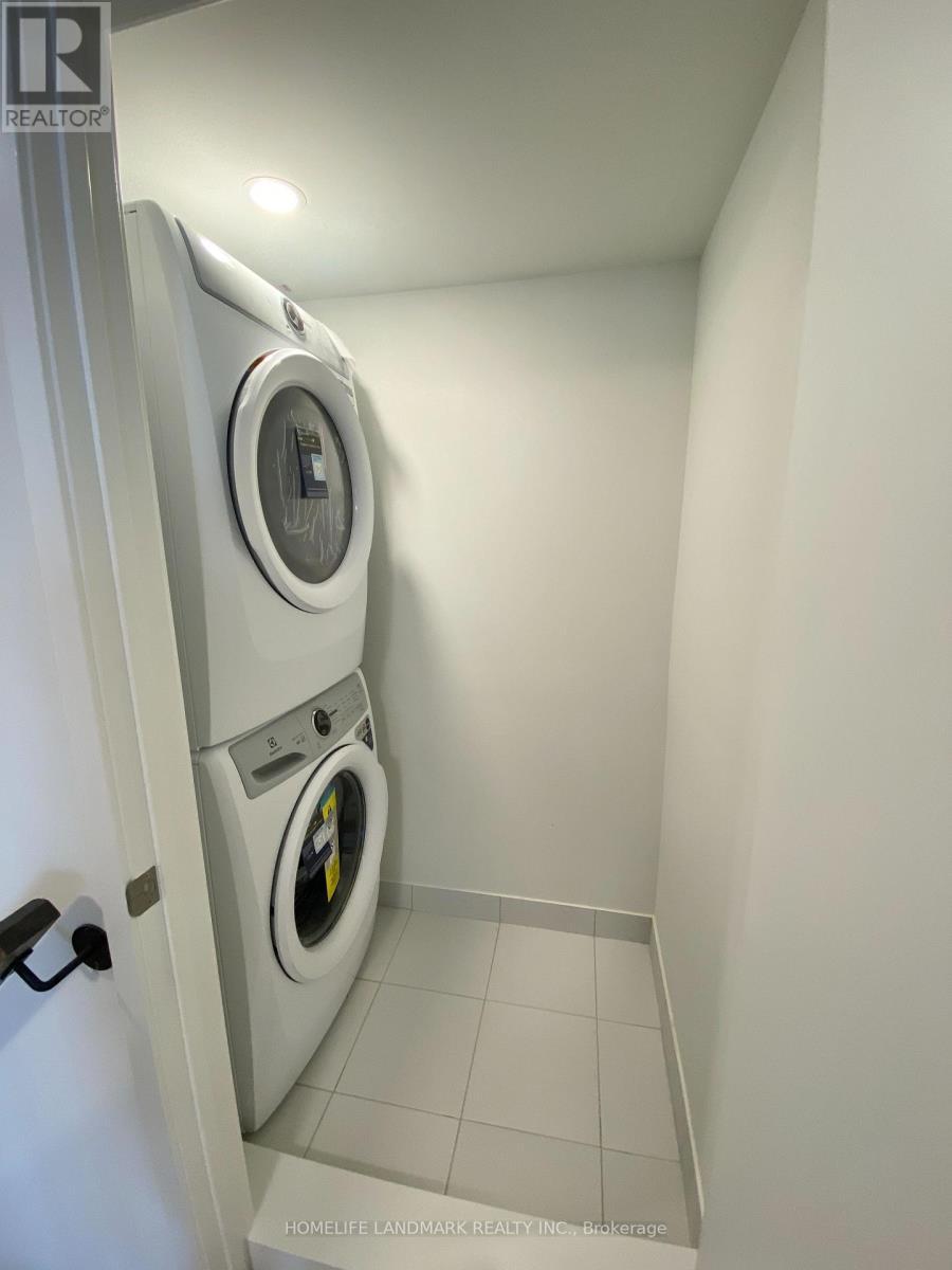 Th223 - 131 Honeycrisp Crescent, Vaughan, ON - Indoor Photo Showing Laundry Room