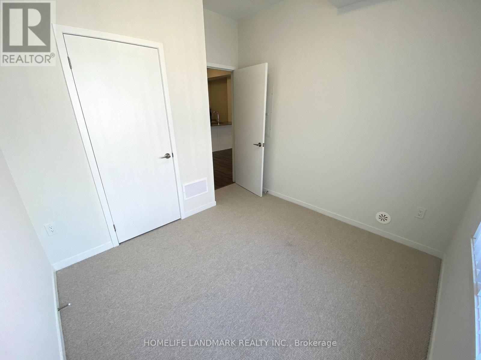 Th223 - 131 Honeycrisp Crescent, Vaughan, ON - Indoor Photo Showing Other Room