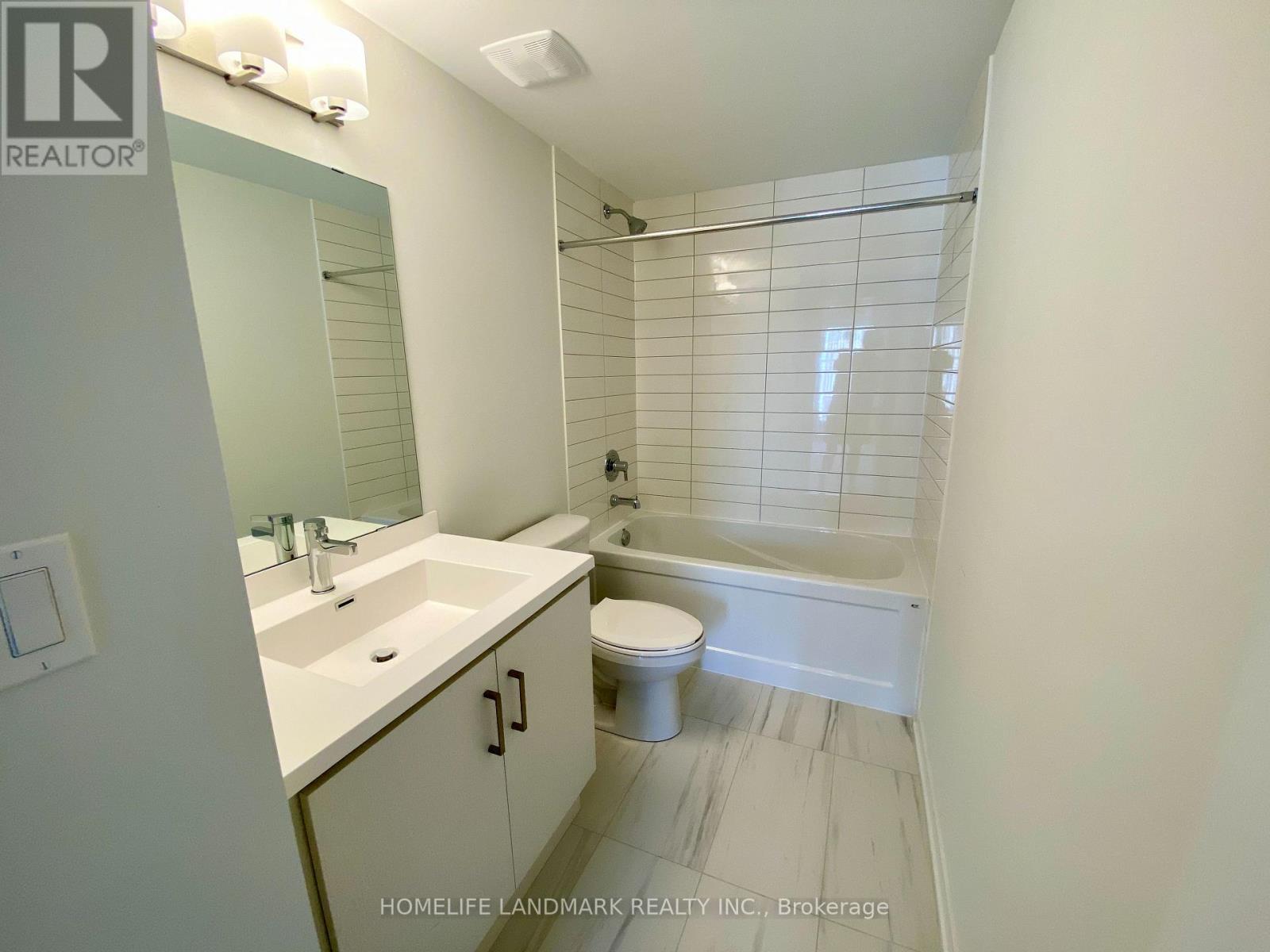 Th223 - 131 Honeycrisp Crescent, Vaughan, ON - Indoor Photo Showing Bathroom