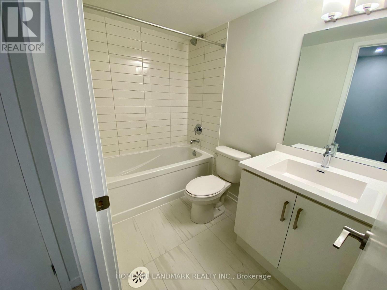 Th223 - 131 Honeycrisp Crescent, Vaughan, ON - Indoor Photo Showing Bathroom