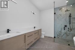 Primary bedroom ensuite -