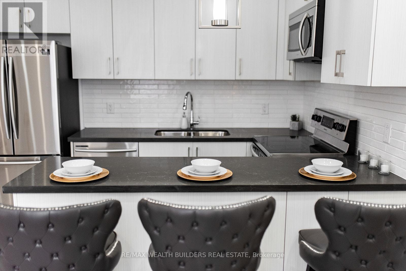 4 - 213 Jarvis Street, Toronto, ON - Indoor Photo Showing Kitchen With Stainless Steel Kitchen With Double Sink With Upgraded Kitchen