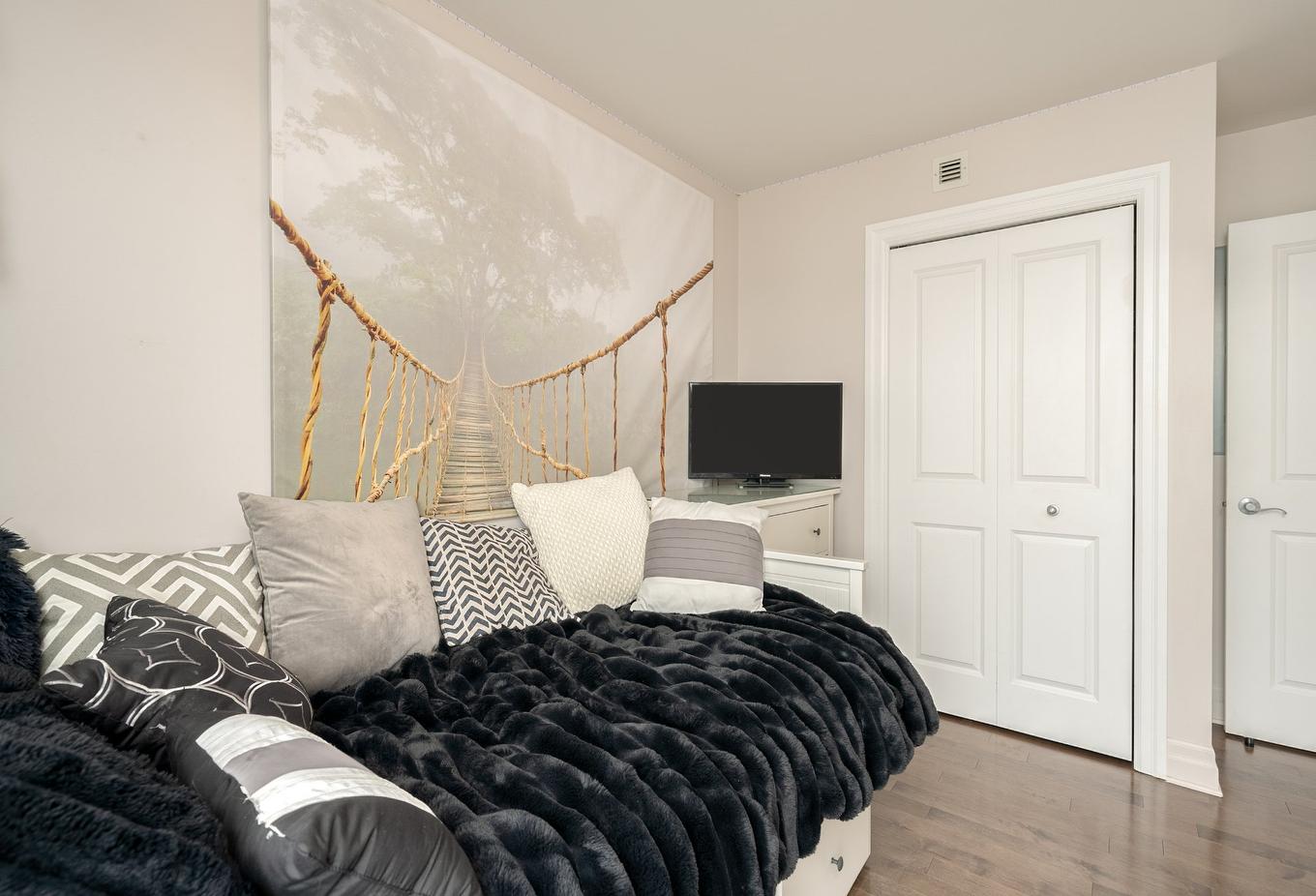 Chambre à coucher - 303-2560 Rue Bélanger, Montréal (Rosemont/La Petite-Patrie), QC - Indoor Photo Showing Bedroom