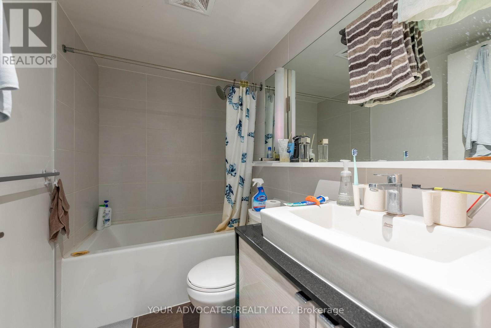 1205 - 72 Esther Shiner Boulevard, Toronto, ON - Indoor Photo Showing Bathroom