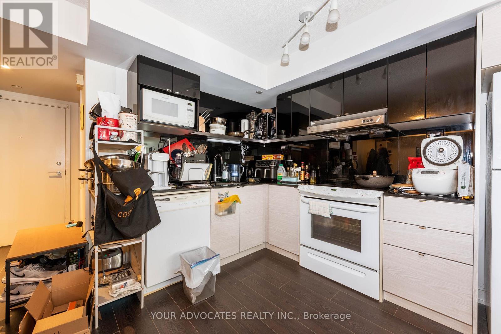 1205 - 72 Esther Shiner Boulevard, Toronto, ON - Indoor Photo Showing Kitchen