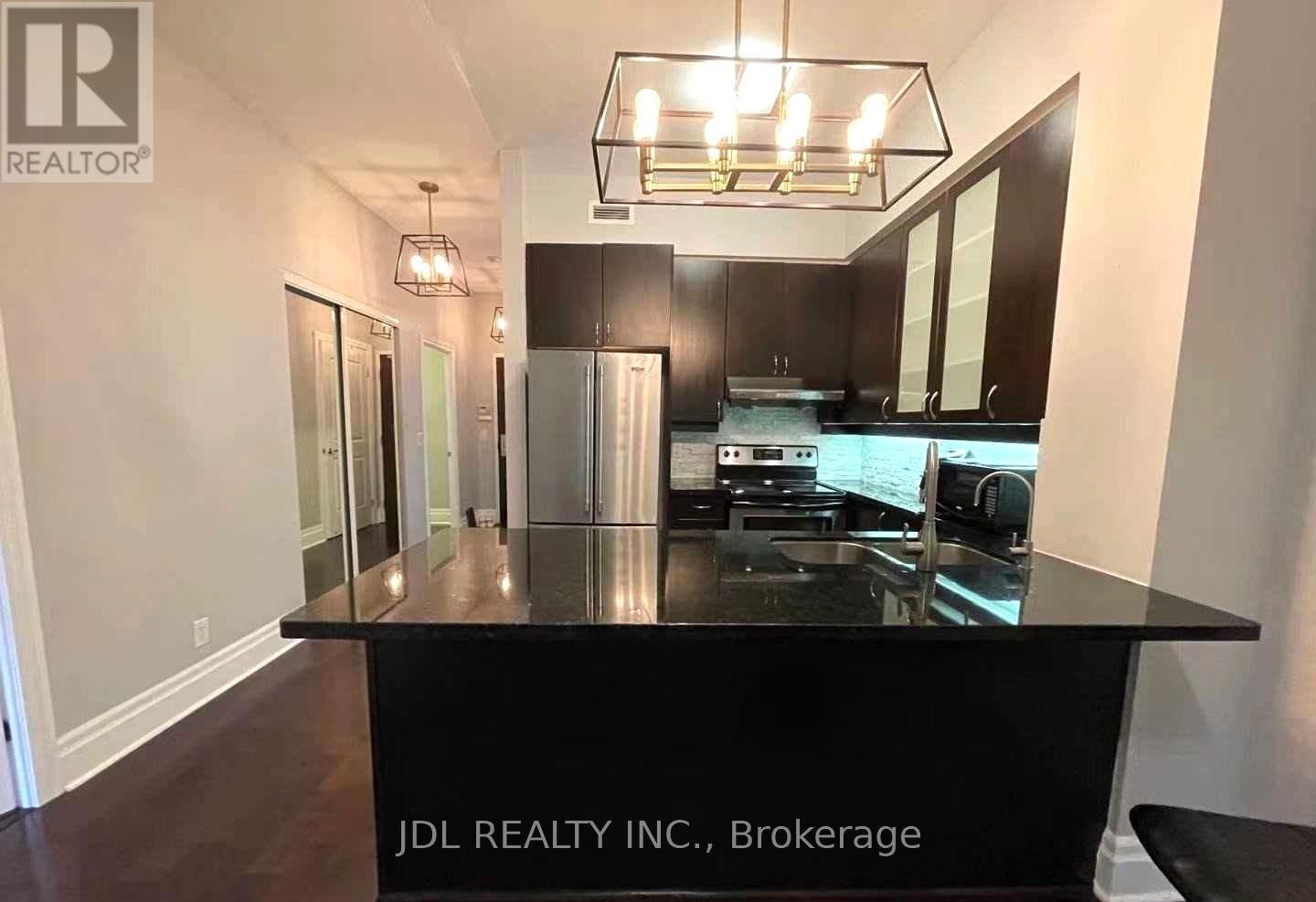 107 - 57 Upper Duke Crescent, Markham, ON - Indoor Photo Showing Kitchen