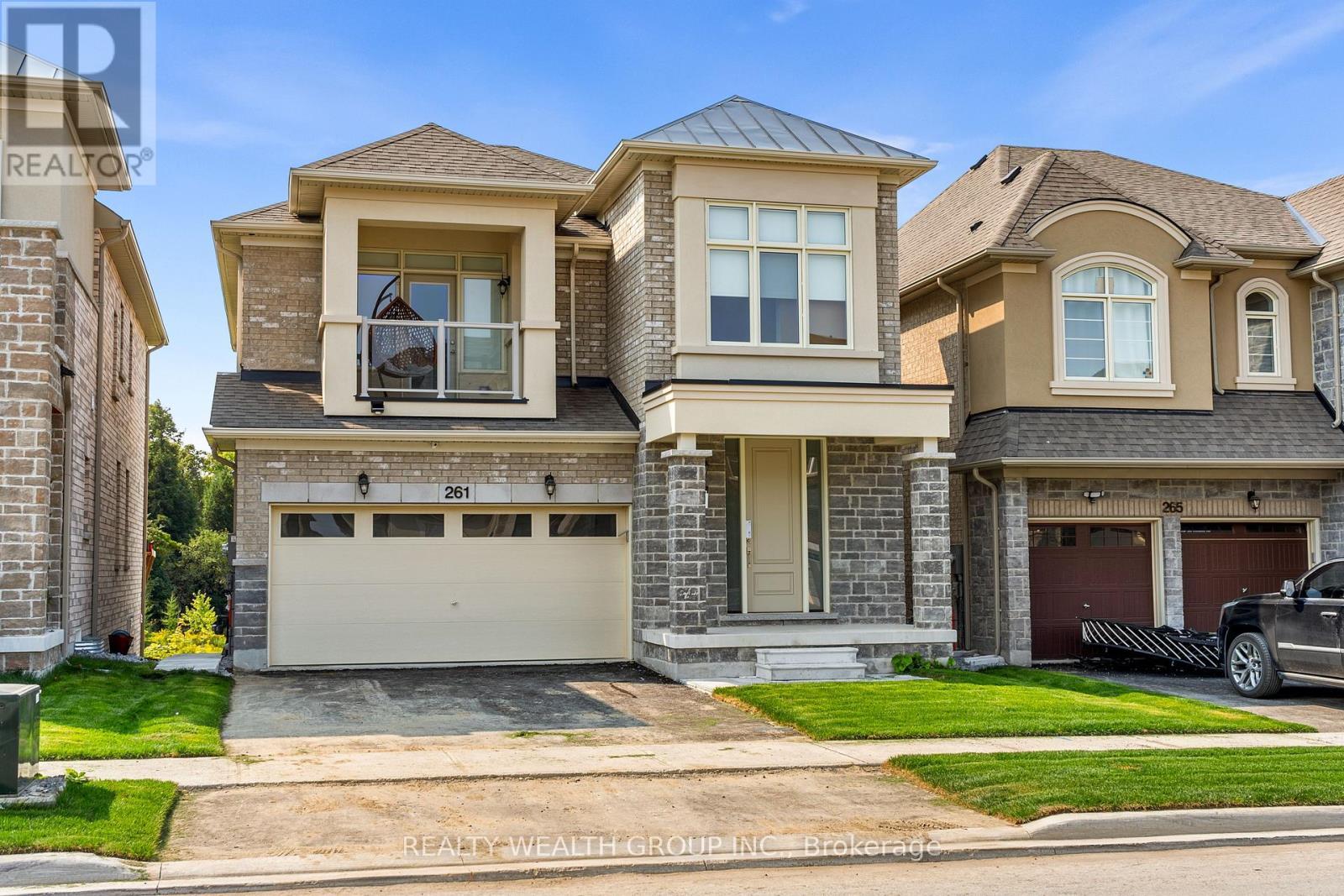 261 Seaview Heights S, East Gwillimbury, ON - Outdoor With Facade