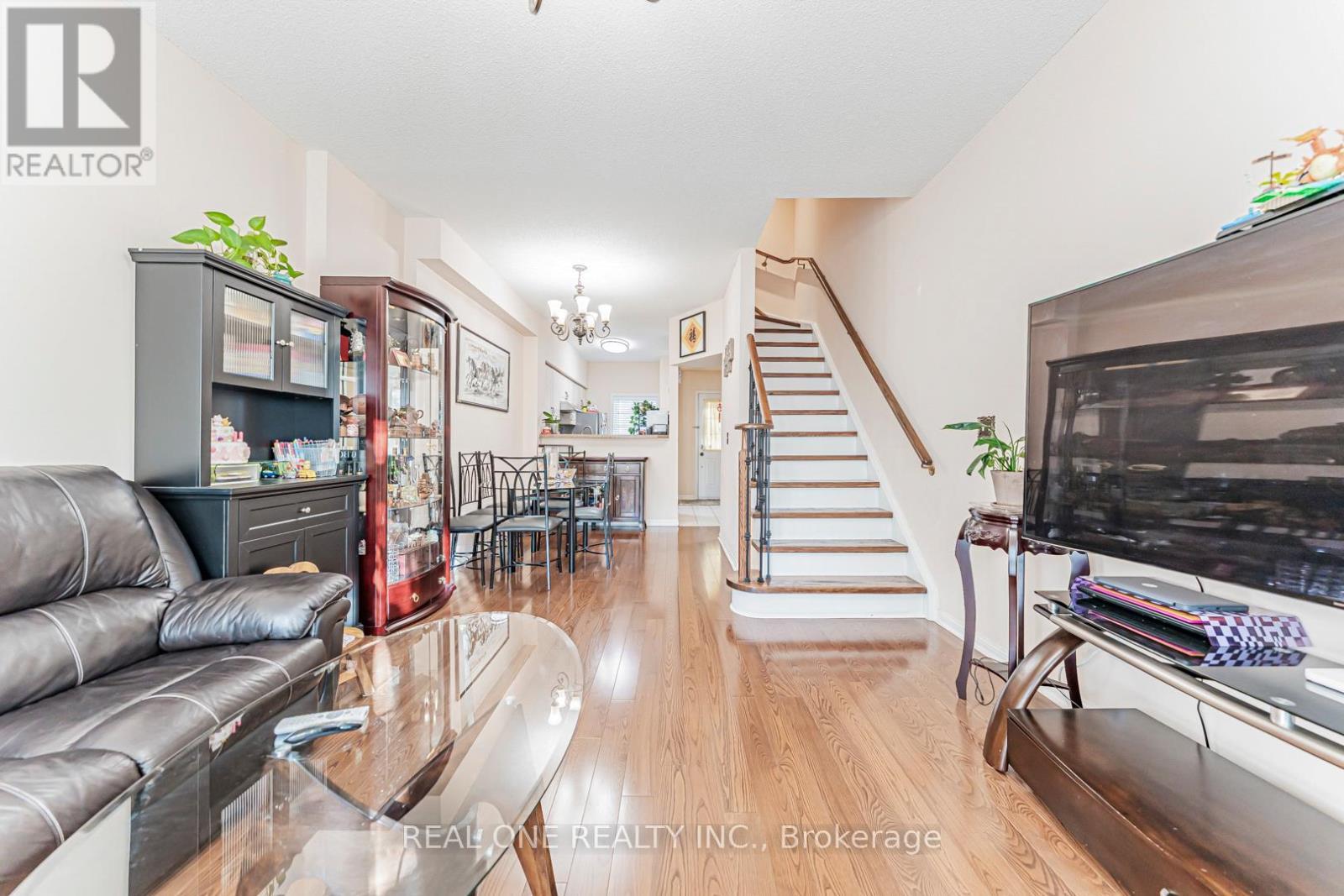 5 - 8 St Moritz Way, Markham, ON - Indoor Photo Showing Living Room