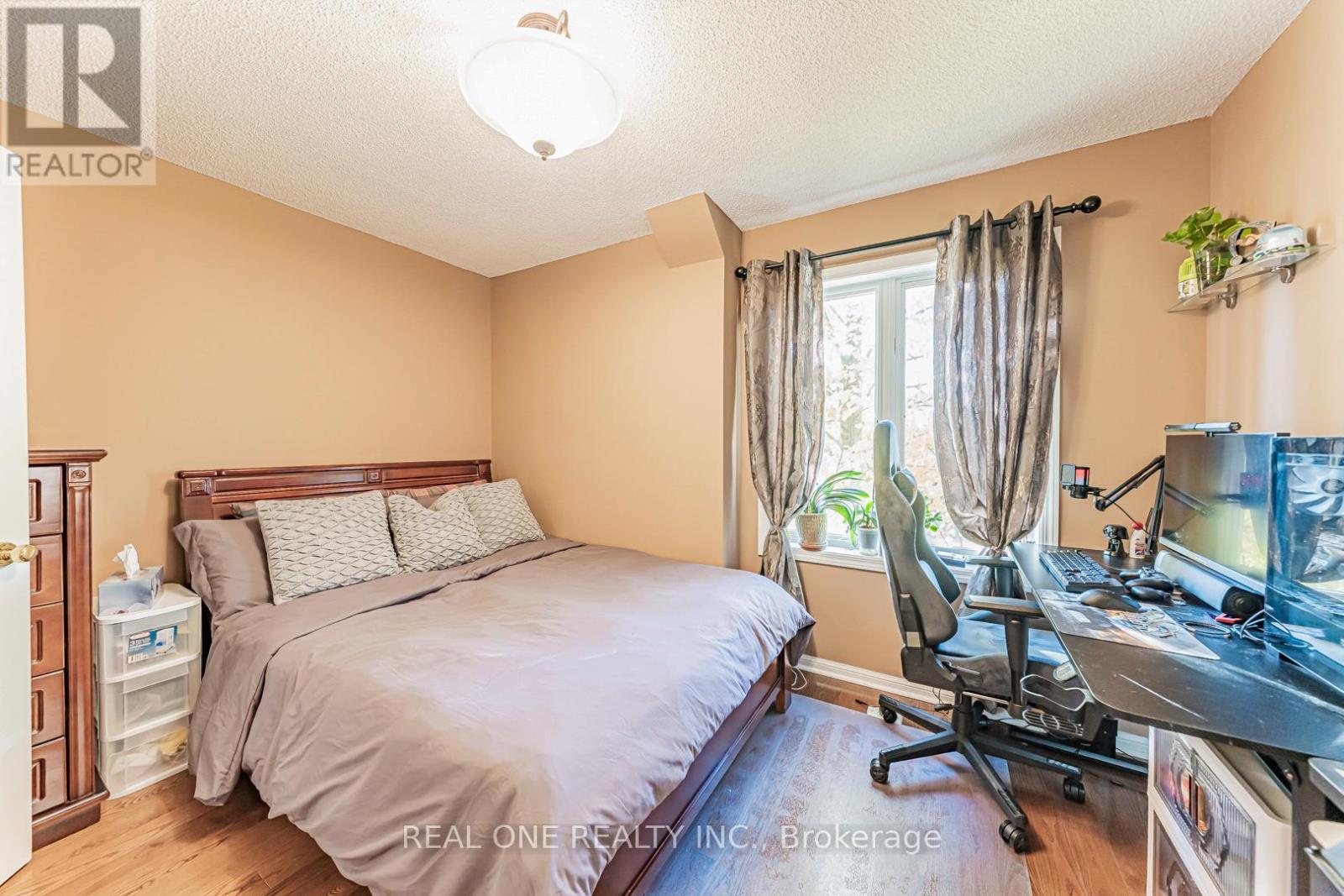 5 - 8 St Moritz Way, Markham, ON - Indoor Photo Showing Bedroom