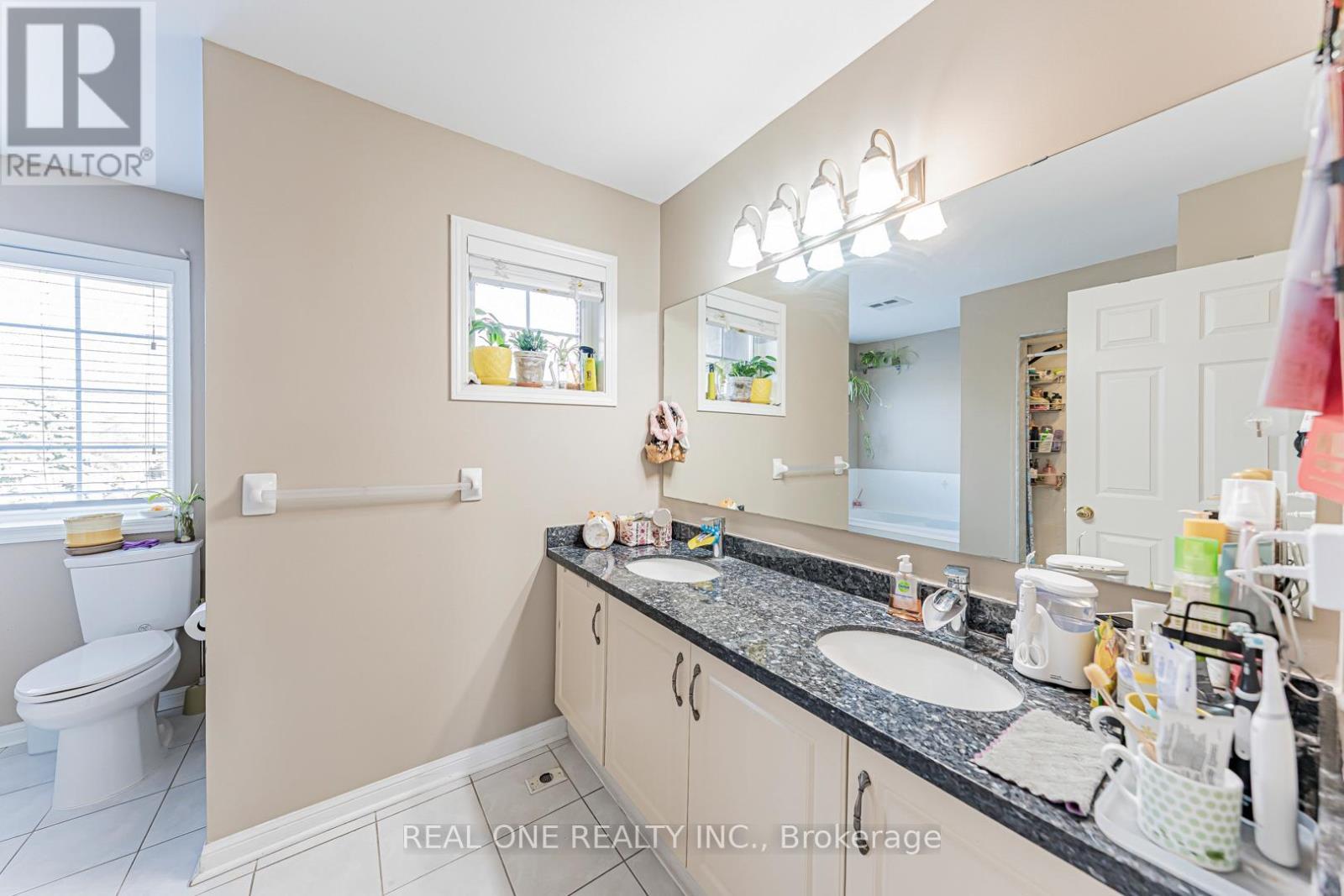 5 - 8 St Moritz Way, Markham, ON - Indoor Photo Showing Bathroom