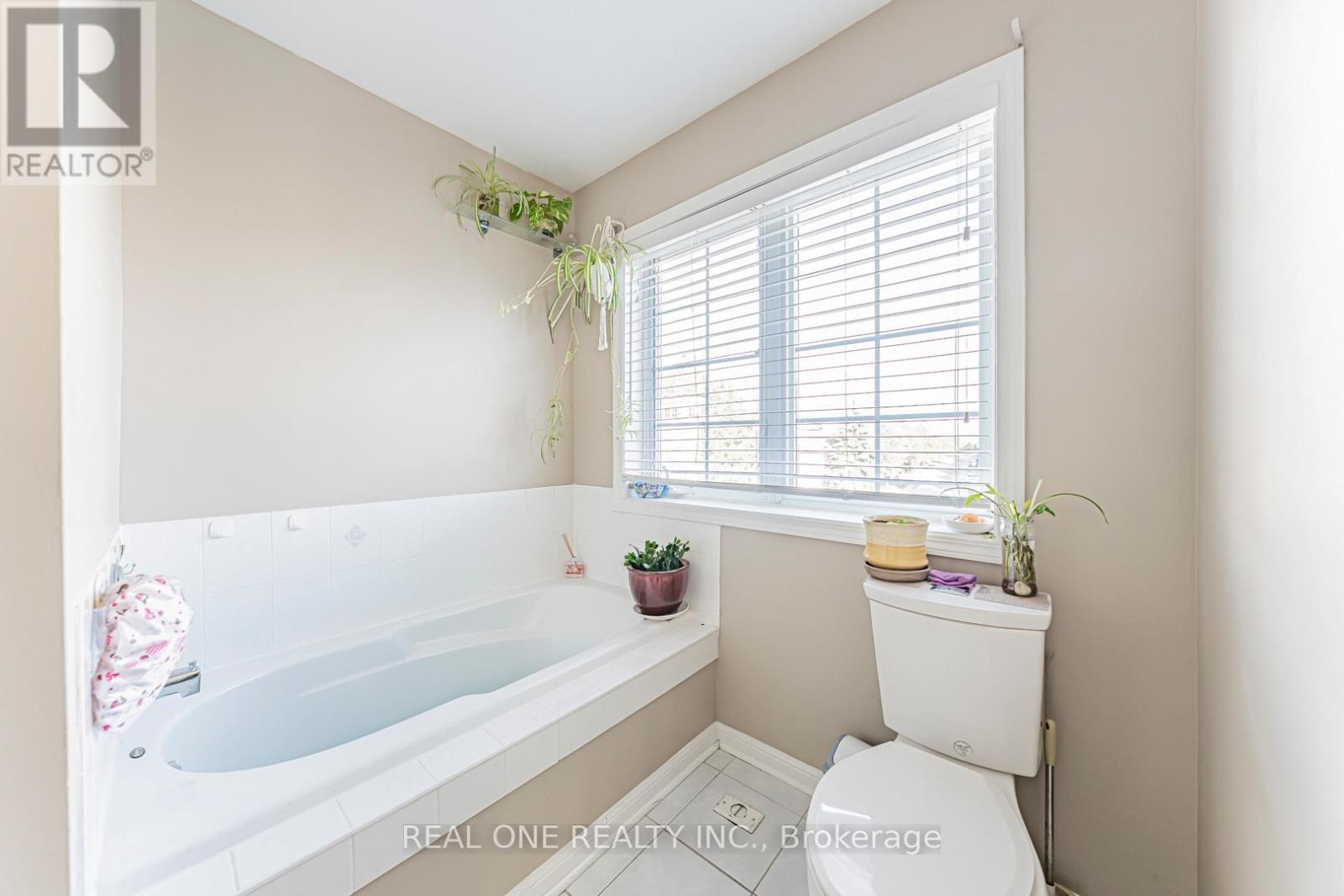 5 - 8 St Moritz Way, Markham, ON - Indoor Photo Showing Bathroom