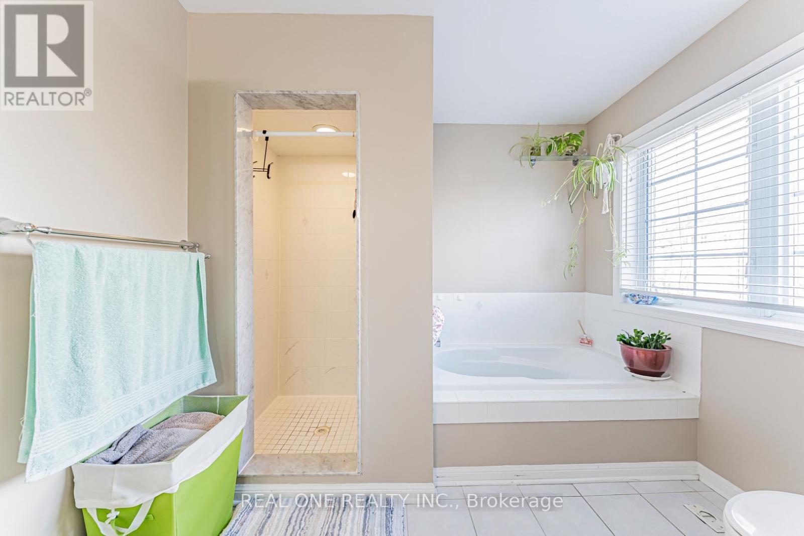5 - 8 St Moritz Way, Markham, ON - Indoor Photo Showing Bathroom