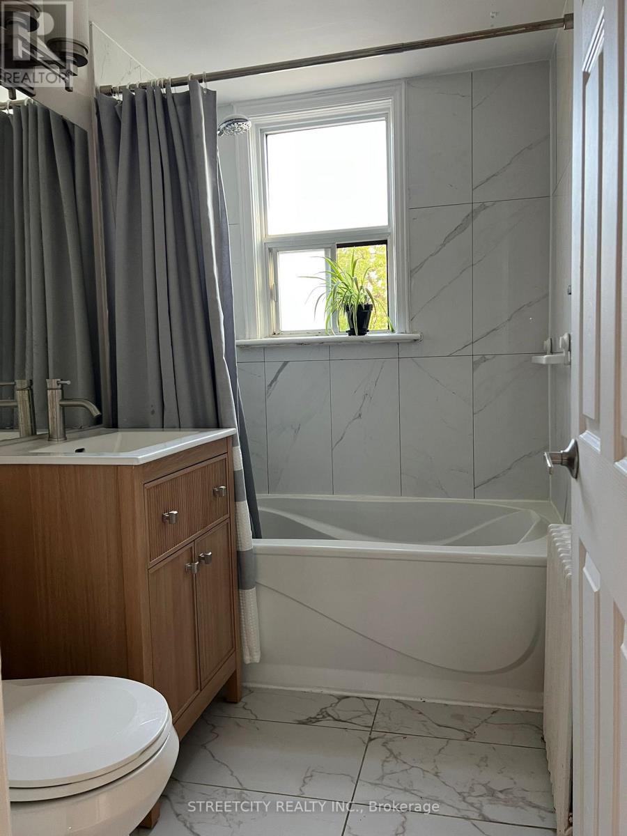 191 Broadway Street, Mississauga, ON - Indoor Photo Showing Bathroom