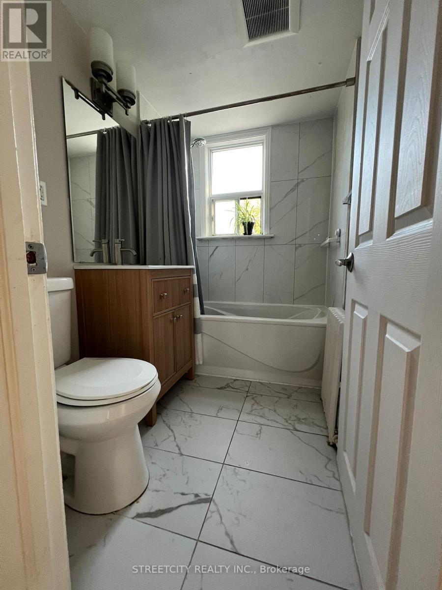 191 Broadway Street, Mississauga, ON - Indoor Photo Showing Bathroom