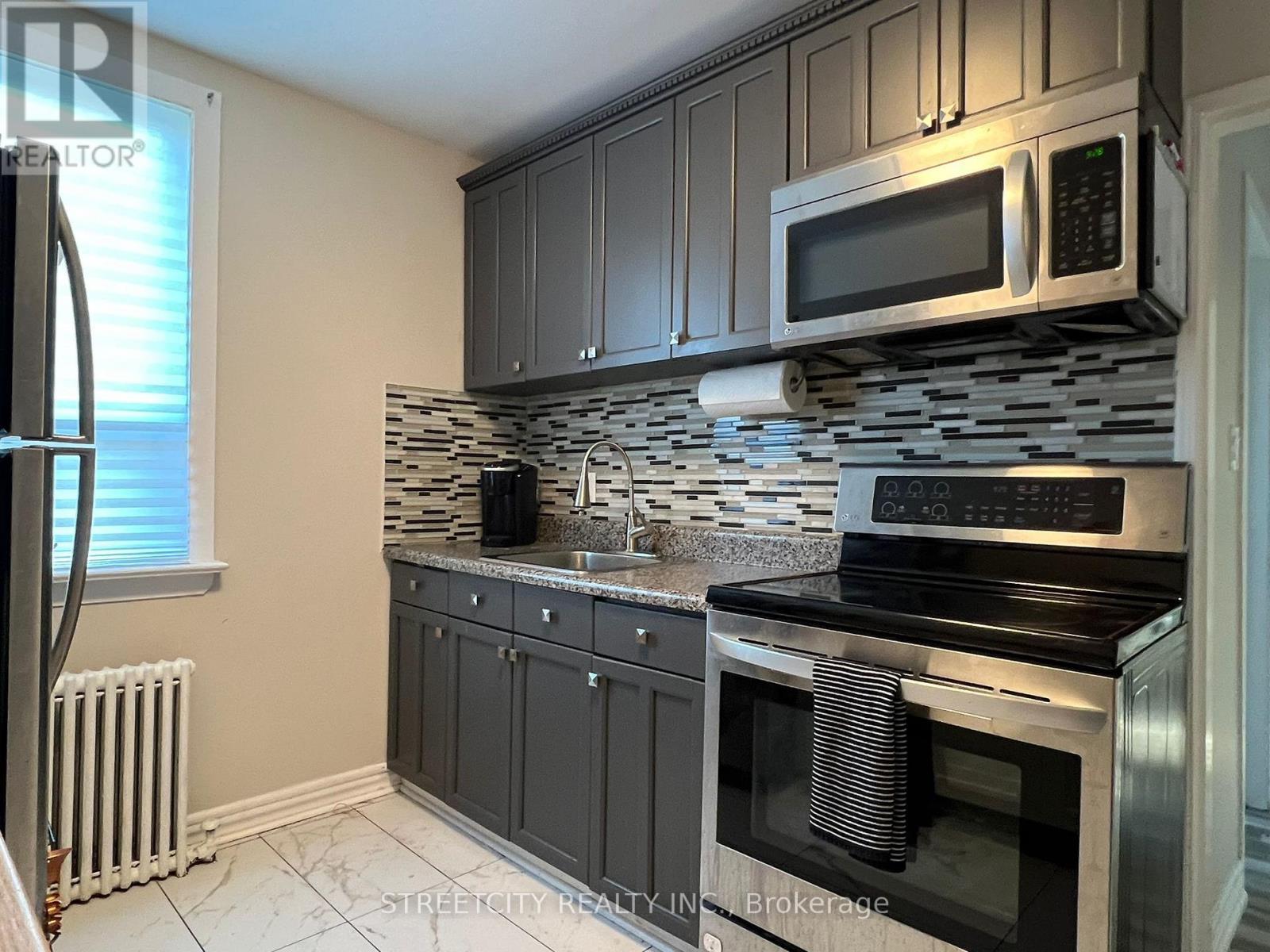 191 Broadway Street, Mississauga, ON - Indoor Photo Showing Kitchen