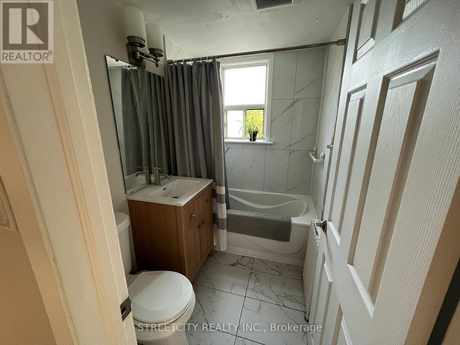 191 Broadway Street, Mississauga, ON - Indoor Photo Showing Bathroom
