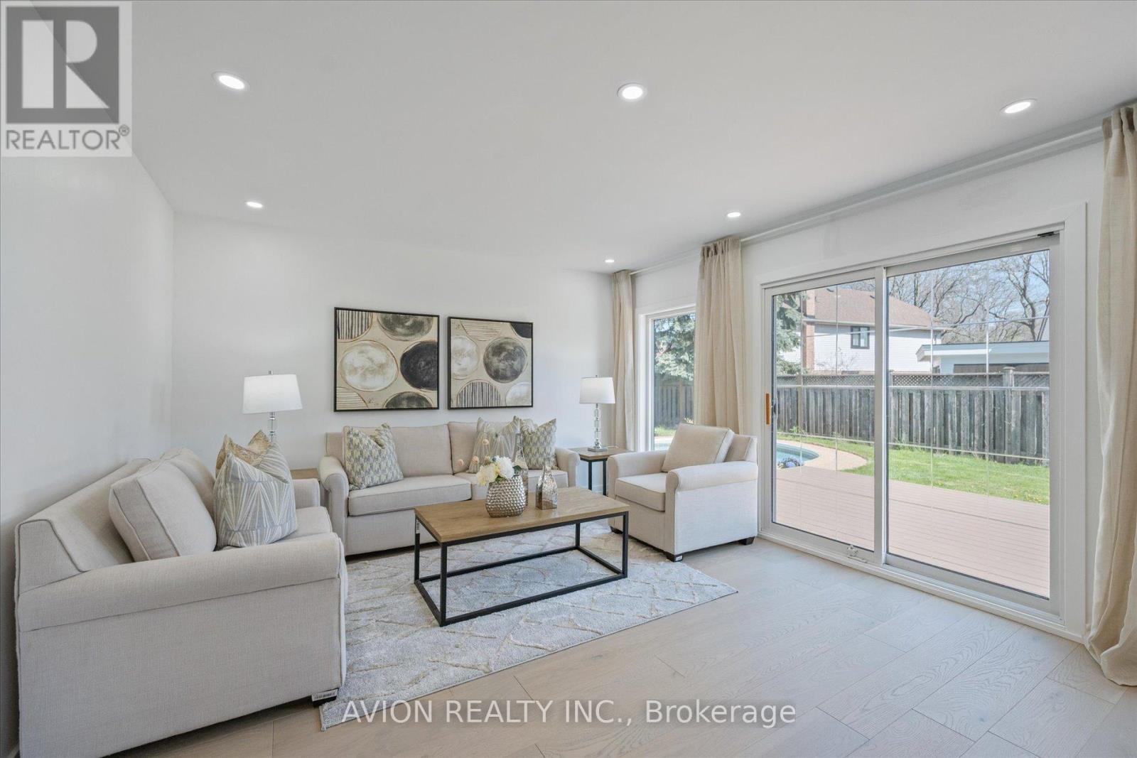 1397 Highgate Court, Oakville, ON - Indoor Photo Showing Living Room