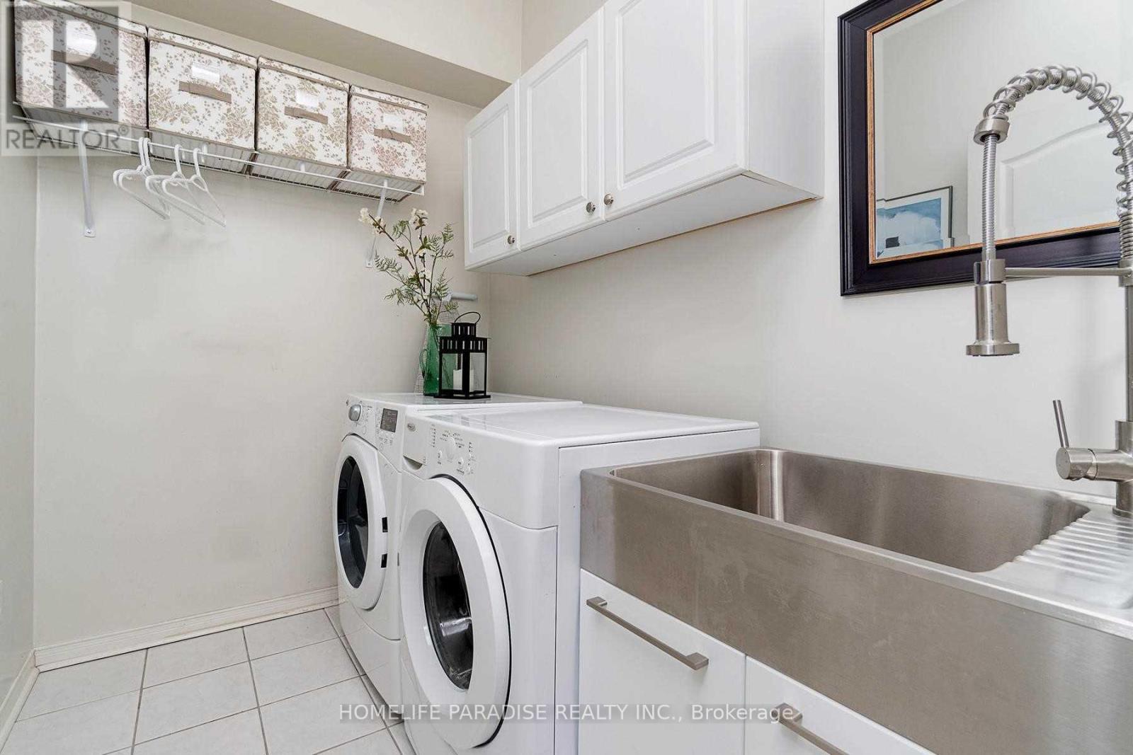 2368 Sutton Drive, Burlington, ON - Indoor Photo Showing Laundry Room