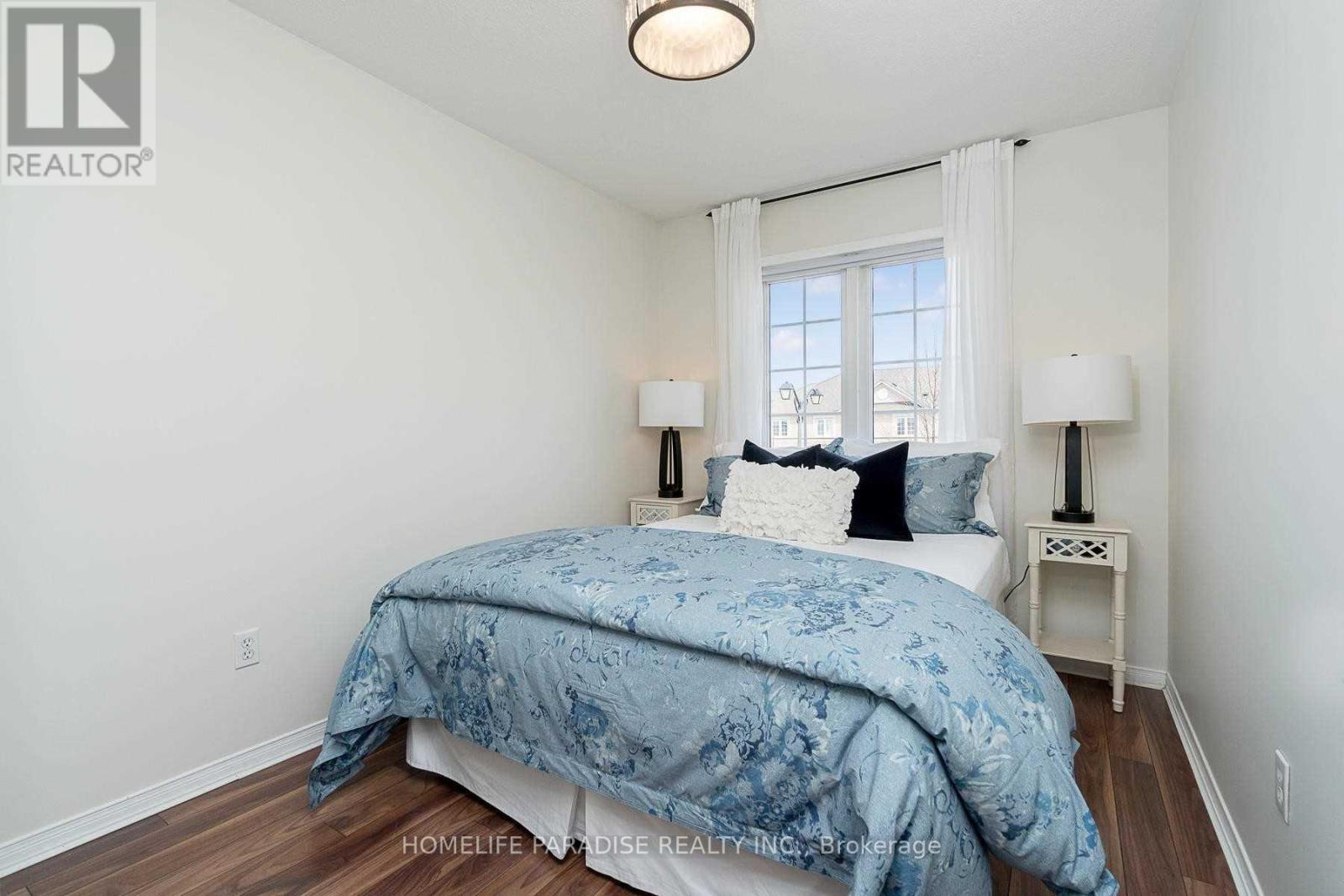 2368 Sutton Drive, Burlington, ON - Indoor Photo Showing Bedroom
