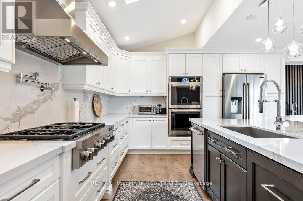 3 Averdon Crescent, Toronto, ON - Indoor Photo Showing Kitchen With Upgraded Kitchen