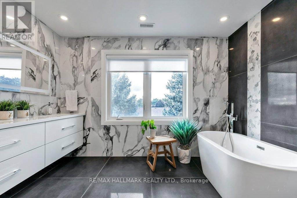 3 Averdon Crescent, Toronto, ON - Indoor Photo Showing Bathroom