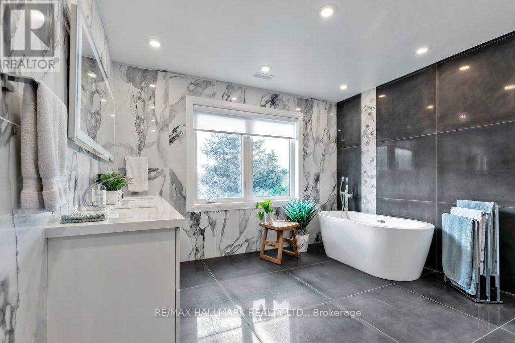 3 Averdon Crescent, Toronto, ON - Indoor Photo Showing Bathroom