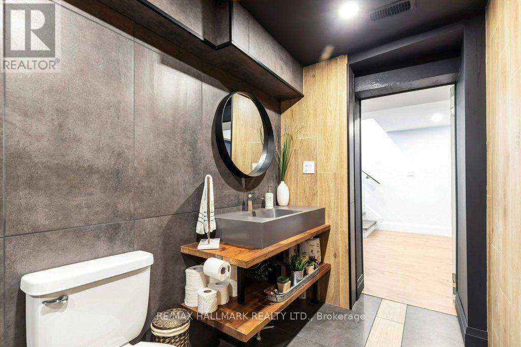 3 Averdon Crescent, Toronto, ON - Indoor Photo Showing Bathroom
