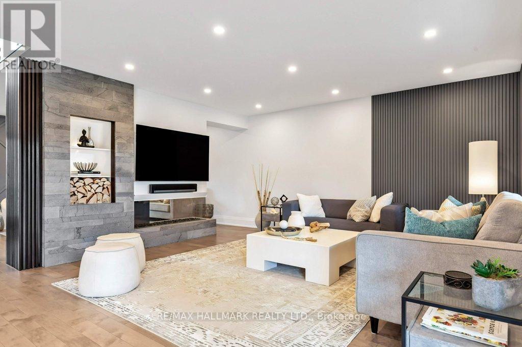 3 Averdon Crescent, Toronto, ON - Indoor Photo Showing Living Room