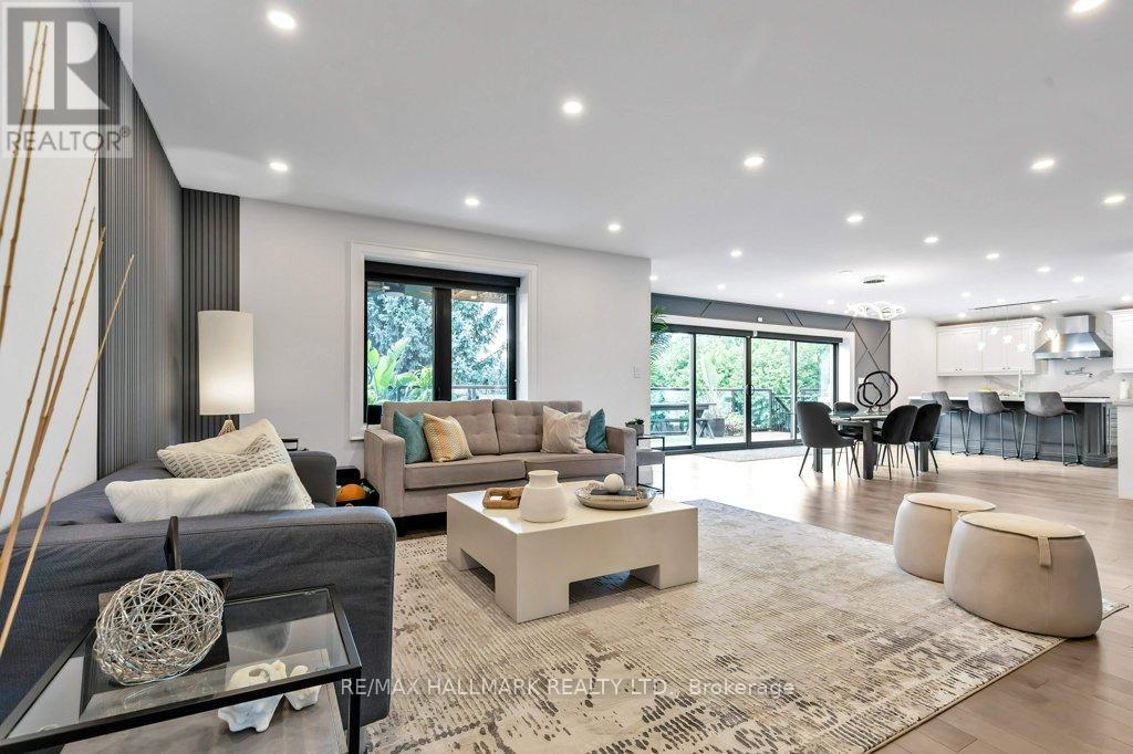 3 Averdon Crescent, Toronto, ON - Indoor Photo Showing Living Room