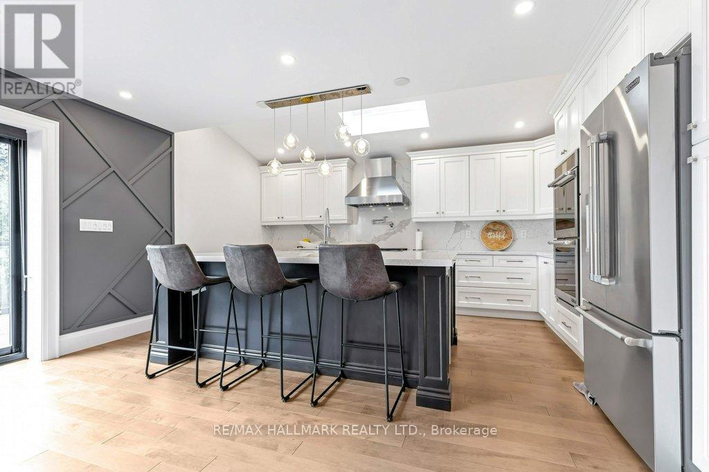 3 Averdon Crescent, Toronto, ON - Indoor Photo Showing Kitchen With Upgraded Kitchen