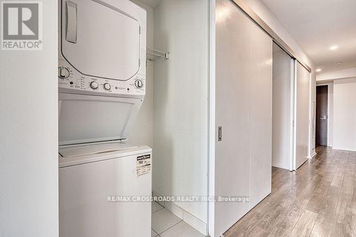 1510 - 197 Yonge Street, Toronto, ON - Indoor Photo Showing Laundry Room