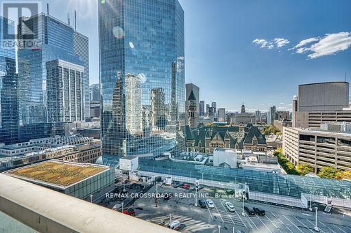 1510 - 197 Yonge Street, Toronto, ON - Outdoor