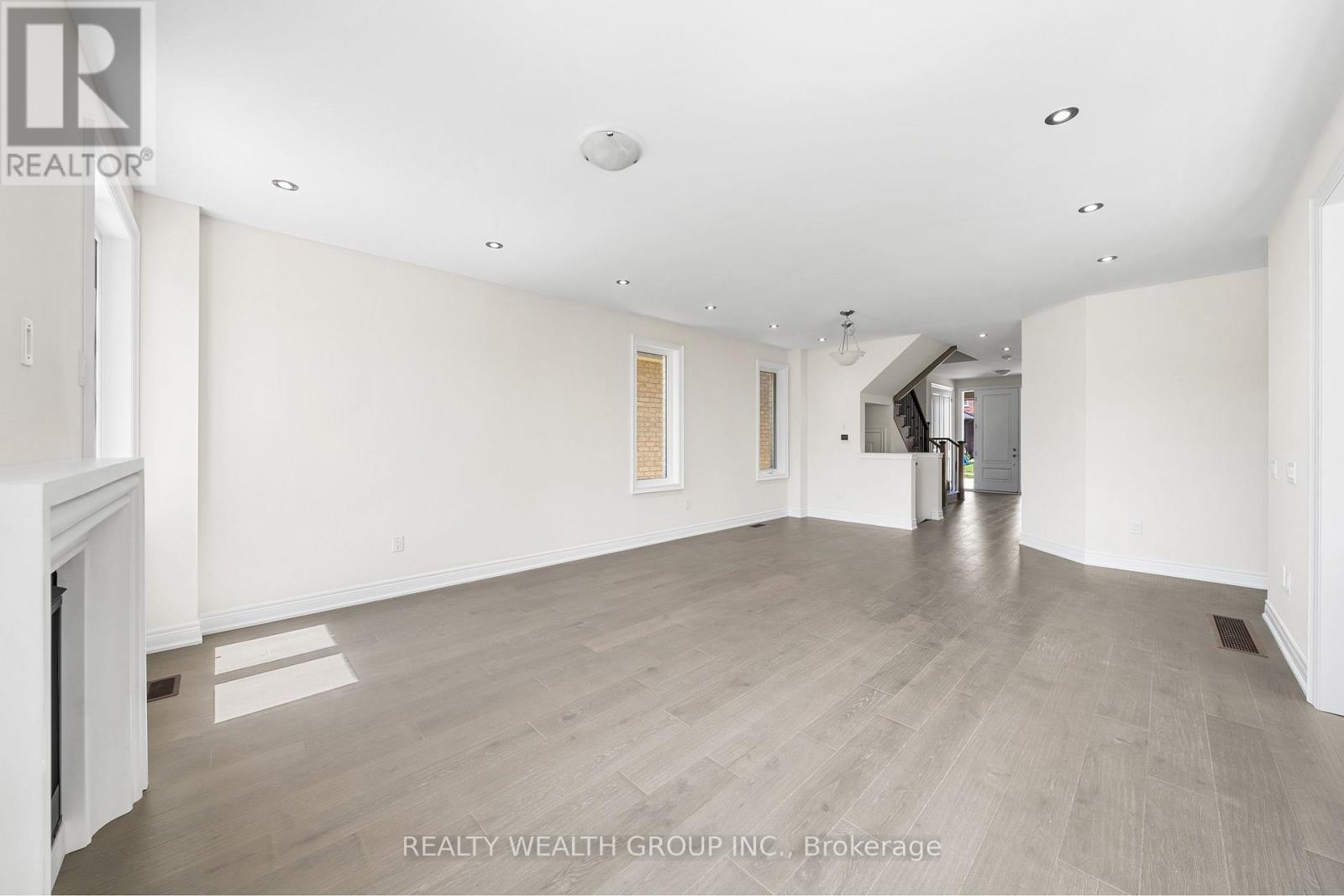 261 Seaview Heights, East Gwillimbury, ON - Indoor Photo Showing Other Room