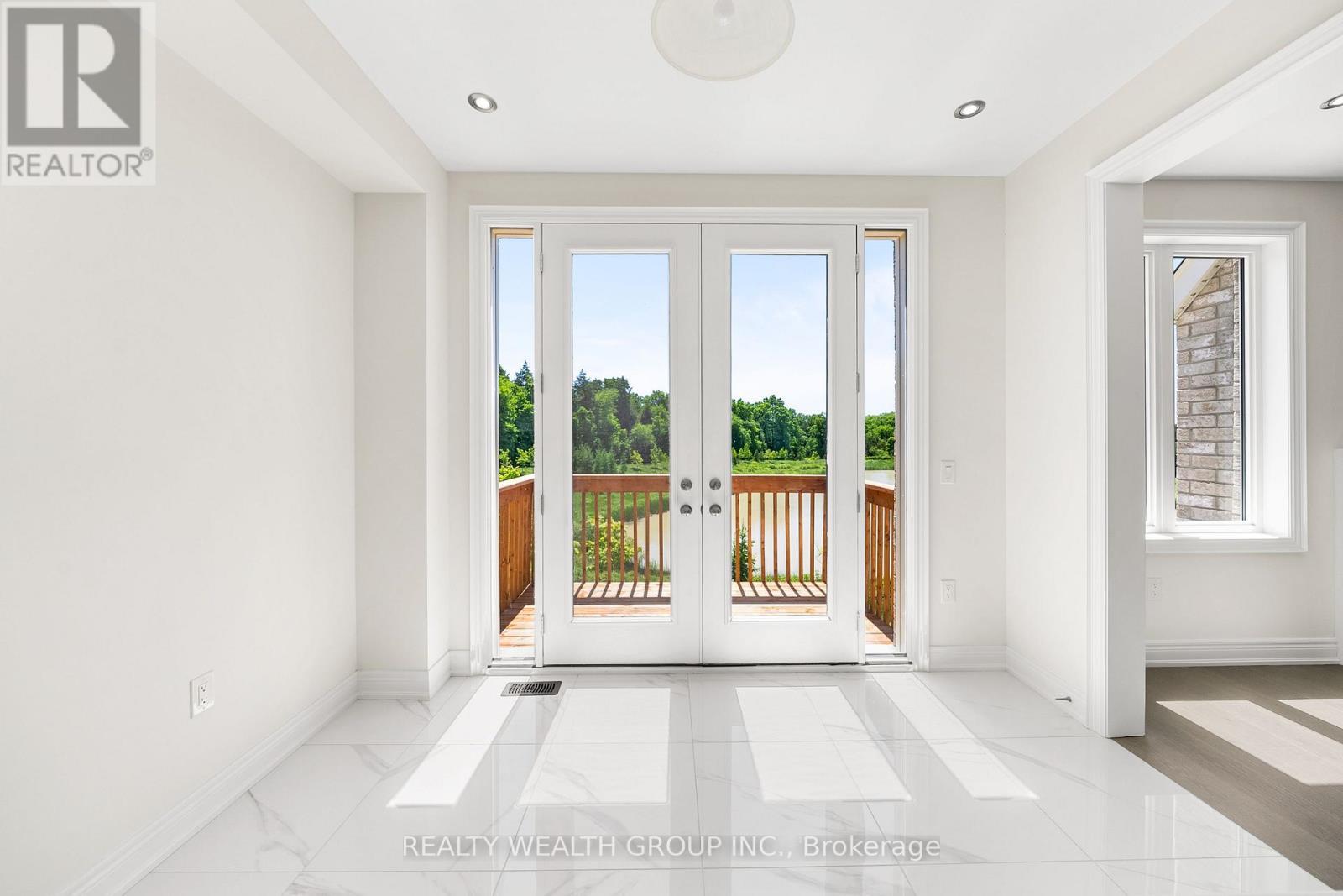 261 Seaview Heights, East Gwillimbury, ON - Indoor Photo Showing Other Room