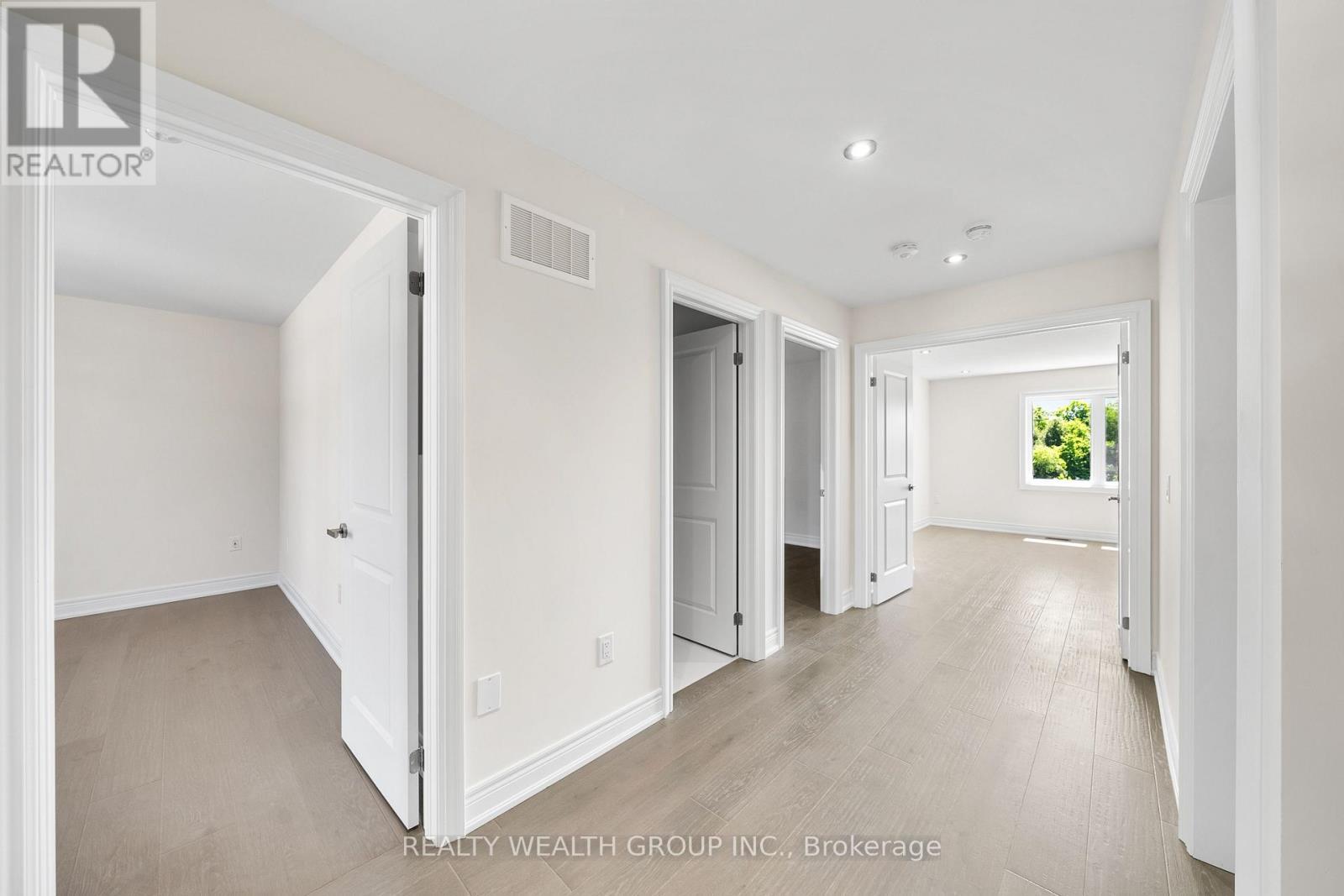 261 Seaview Heights, East Gwillimbury, ON - Indoor Photo Showing Other Room