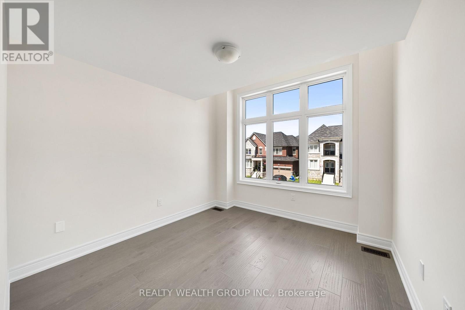 261 Seaview Heights, East Gwillimbury, ON - Indoor Photo Showing Other Room
