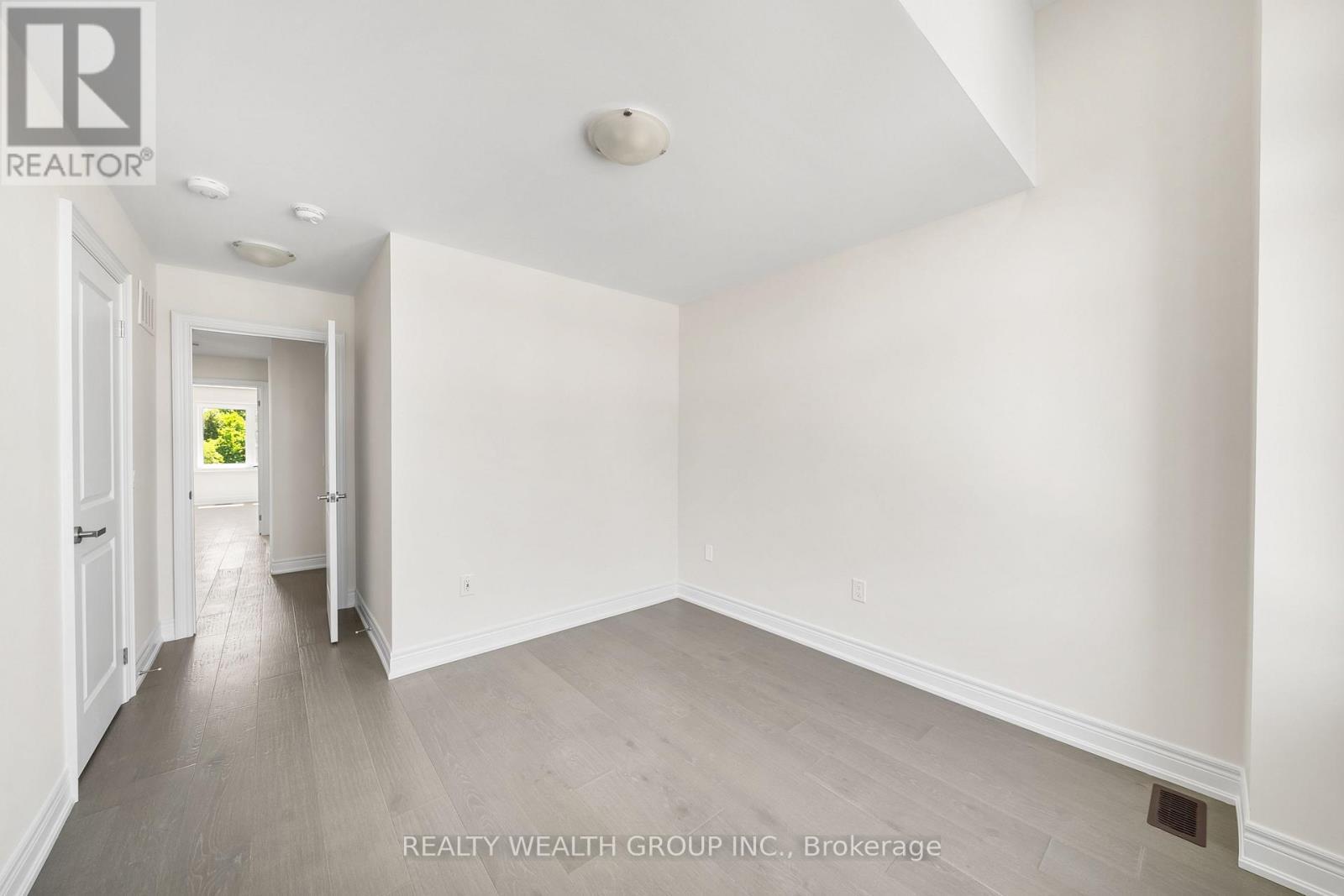 261 Seaview Heights, East Gwillimbury, ON - Indoor Photo Showing Other Room