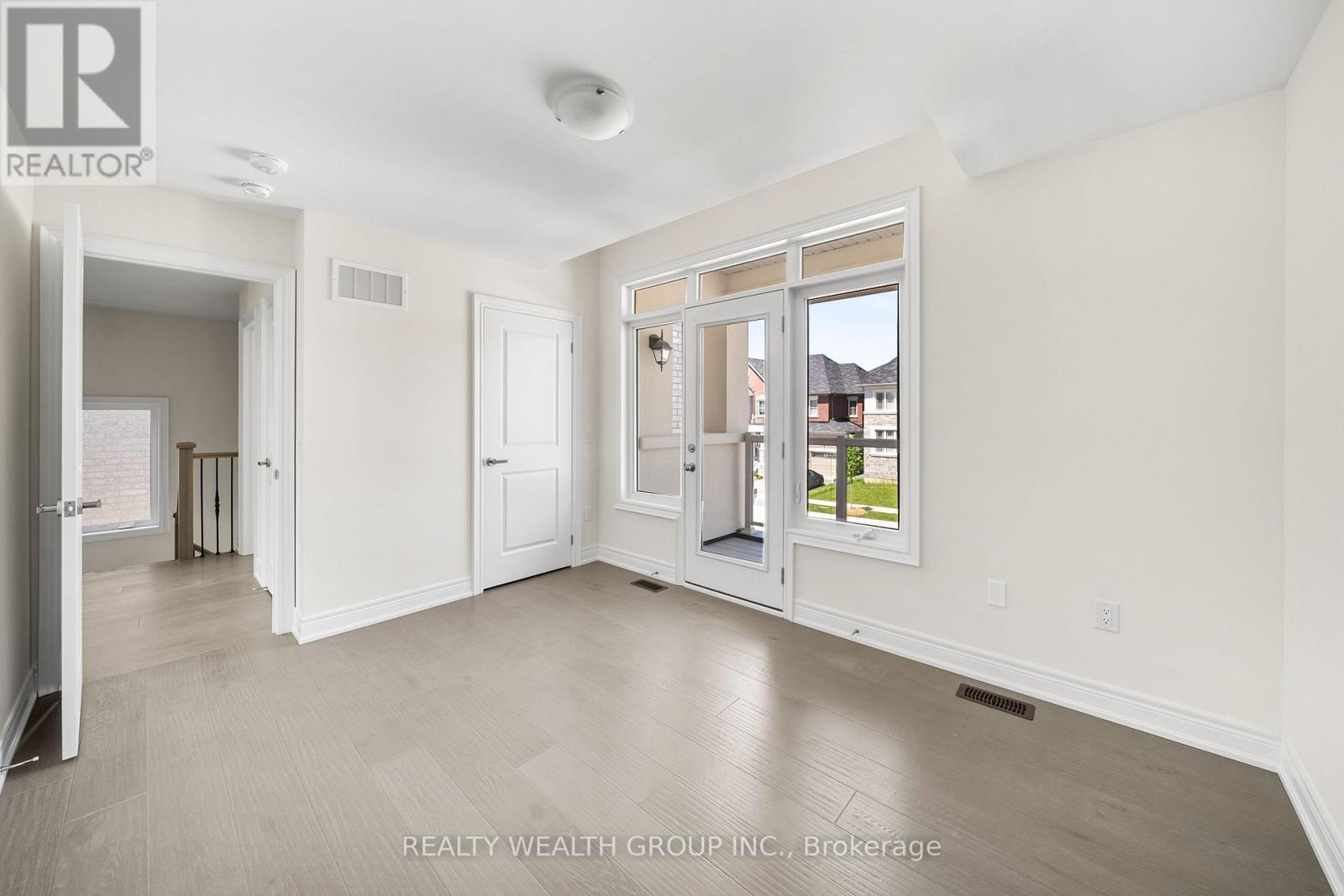261 Seaview Heights, East Gwillimbury, ON - Indoor Photo Showing Other Room