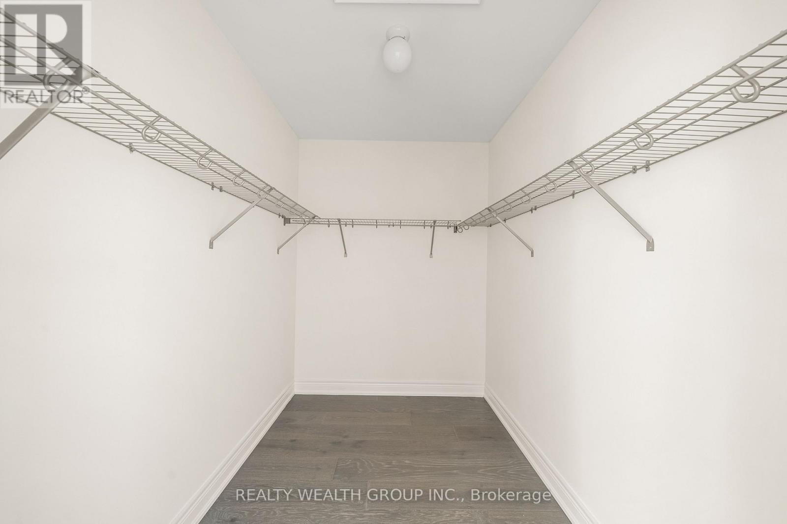 261 Seaview Heights, East Gwillimbury, ON - Indoor With Storage