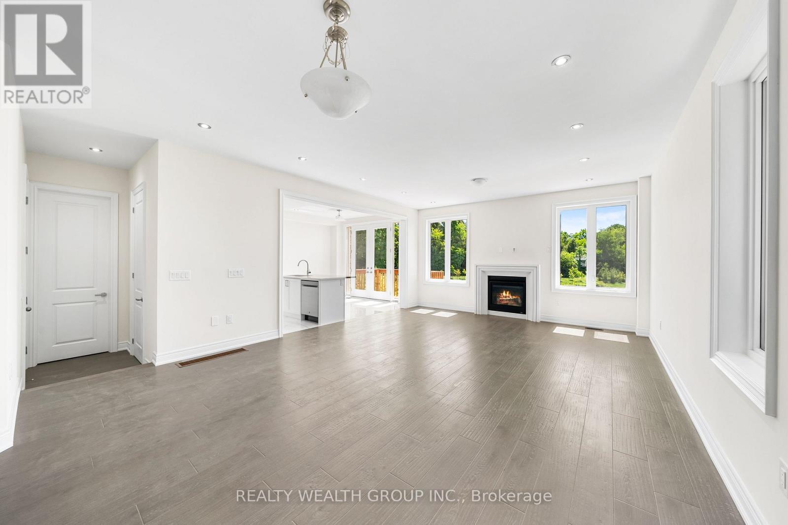 261 Seaview Heights, East Gwillimbury, ON - Indoor Photo Showing Other Room With Fireplace