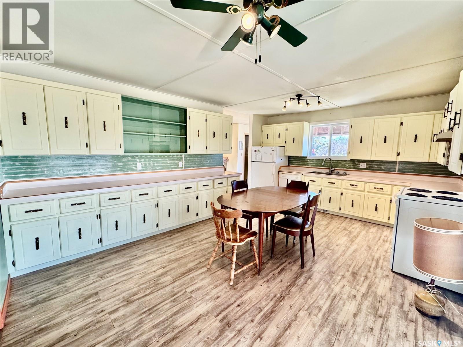 Neufeld Spalding Acreage, Spalding Rm No. 368, SK - Indoor